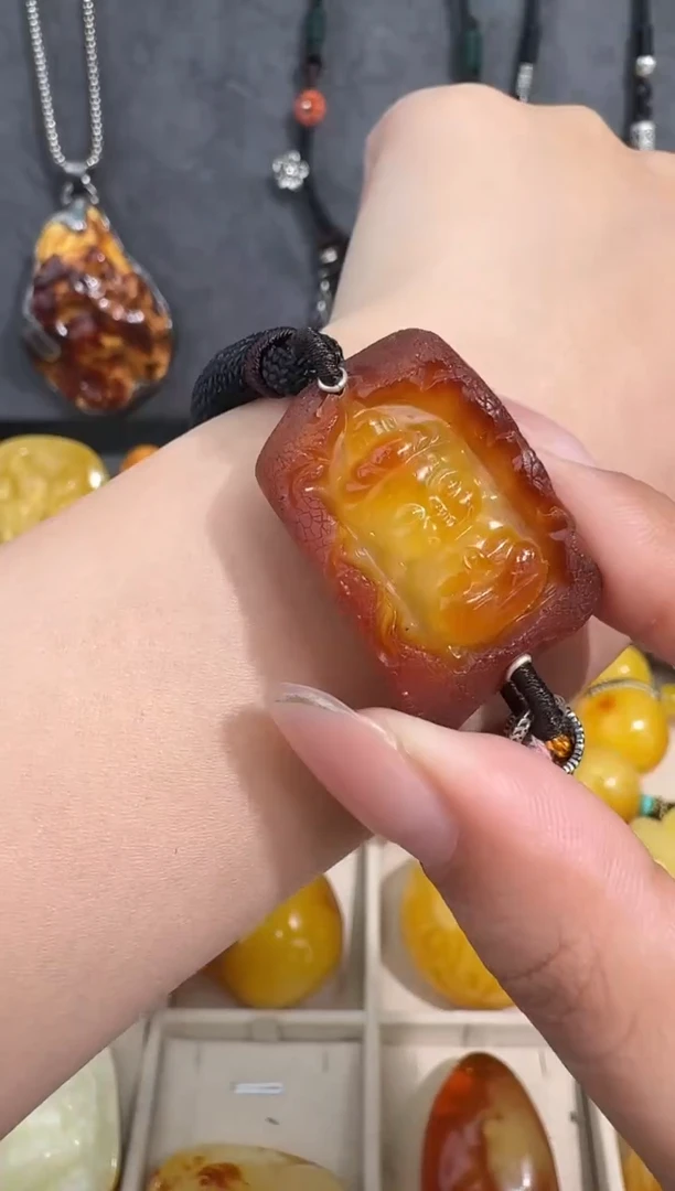 裸石琥珀未镶嵌低***笑琥珀