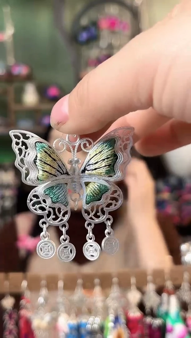 彩云南阁非遗老绣苗银饰品347