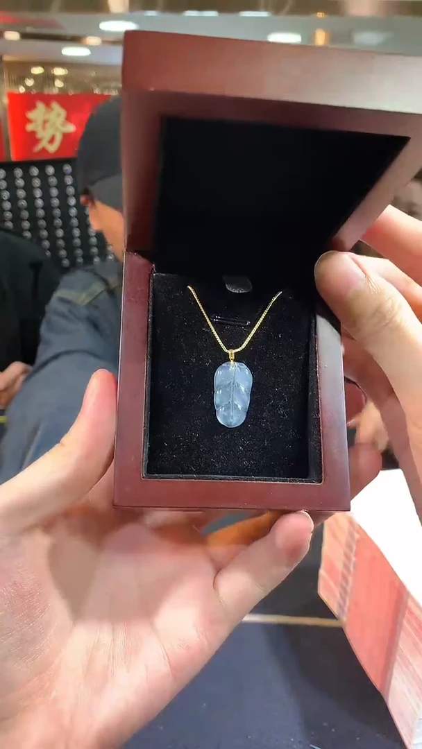 【闪购商品】翡翠吊坠(不含链)18K金镶嵌多样性发货其一不含链子