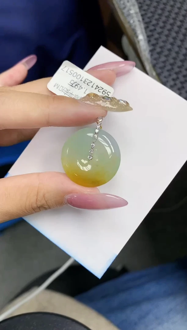 翡翠18K金镶嵌颈饰1111111111