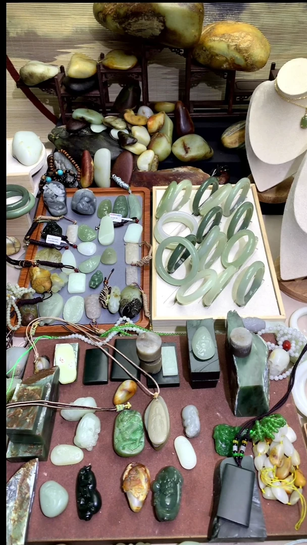 【闪购商品】和田玉颈饰未镶嵌金蛇护主