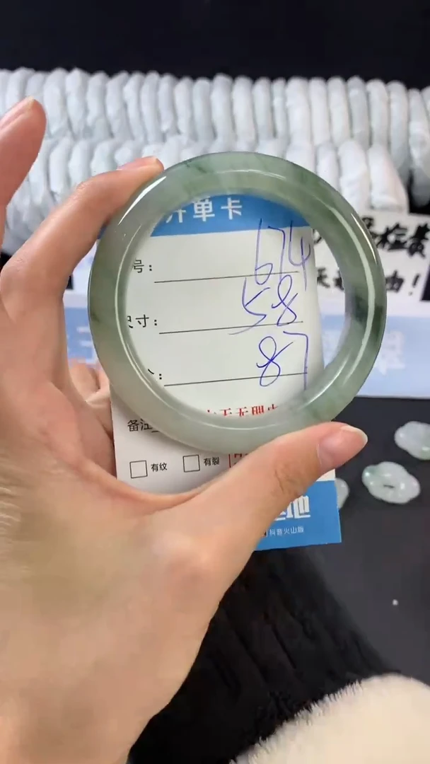 【闪购商品】石英质玉手镯未镶嵌674