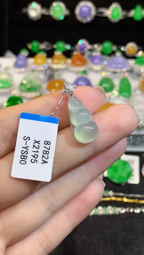 吊坠(不含链)18K金镶嵌翡翠多样性发其一