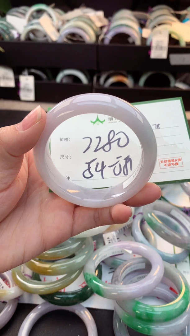 未镶嵌定制翡翠毛货需精细抛光+多人