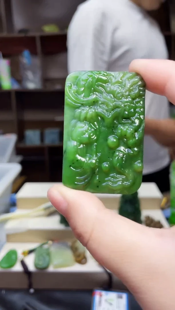 和田玉未镶嵌颈饰1