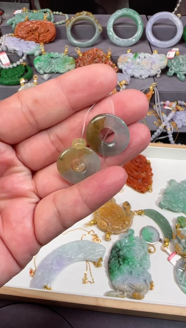 【闪购商品】翡翠颈饰未镶嵌牌子