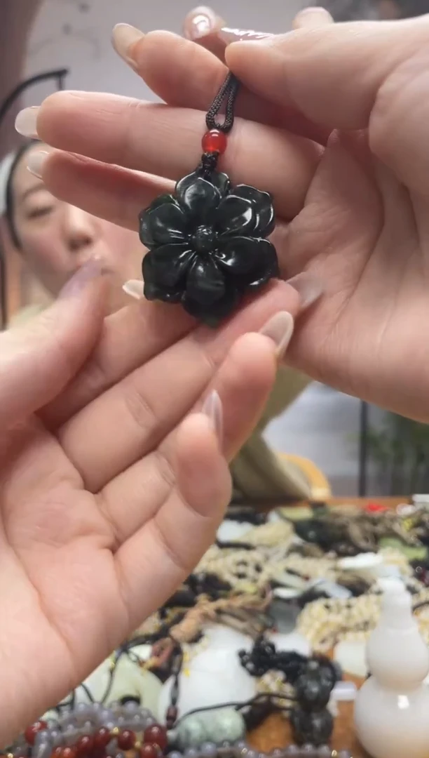 未镶嵌岫玉吊坠·