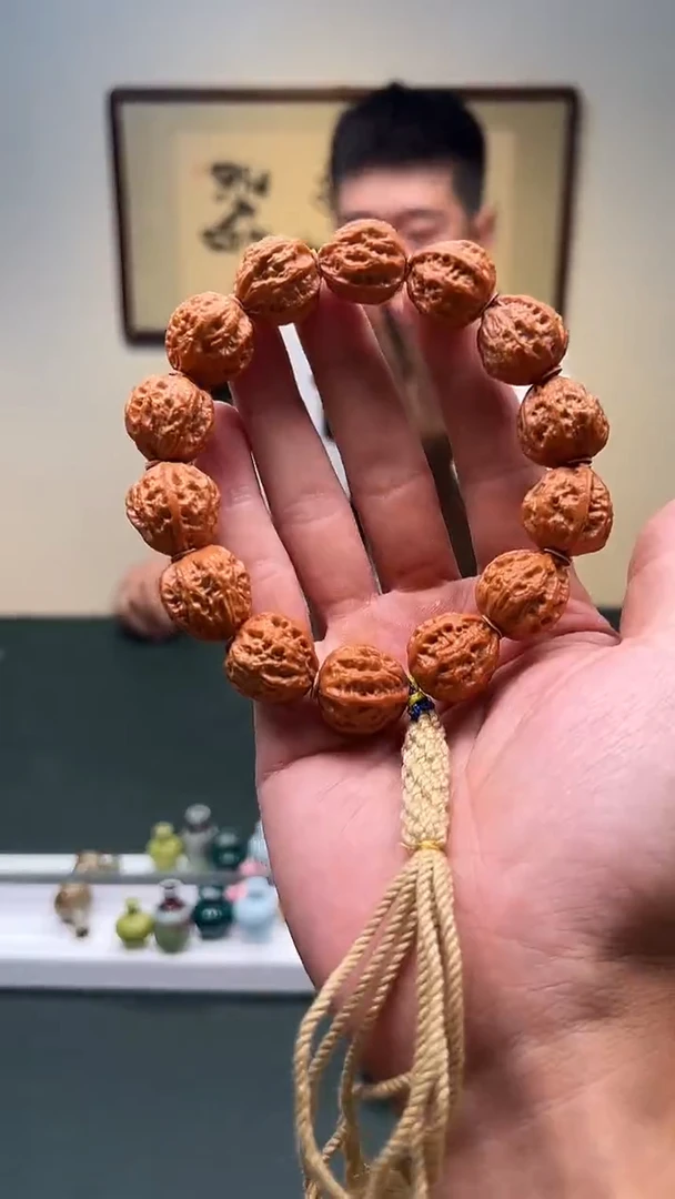 文玩核桃手串20mm以内粗筋八棱小核桃手持