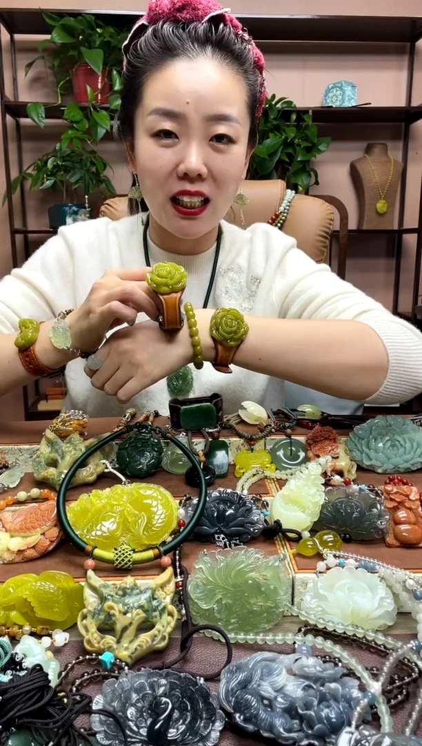未镶嵌岫玉吊坠多样性发货发其中之一