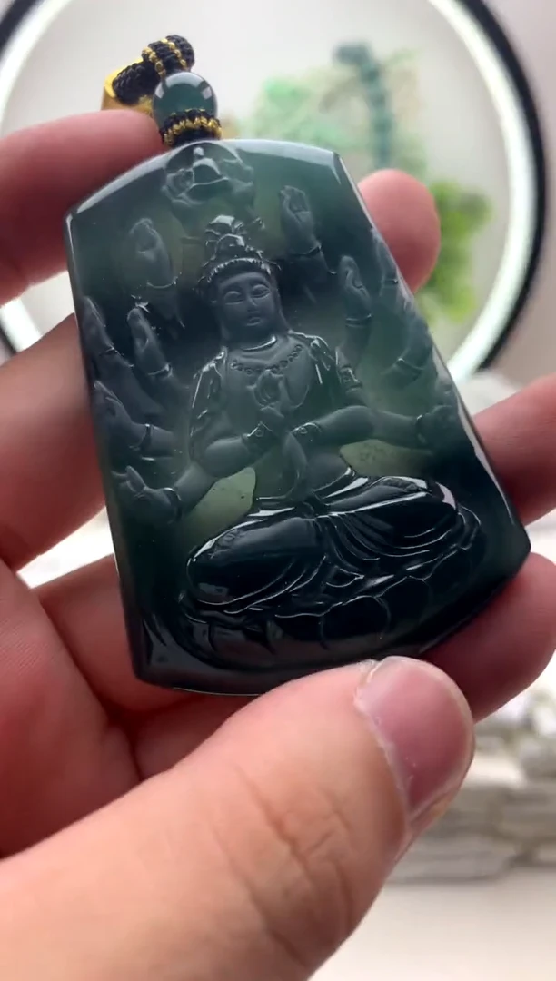 翡翠未镶嵌颈饰可**魔千手观音