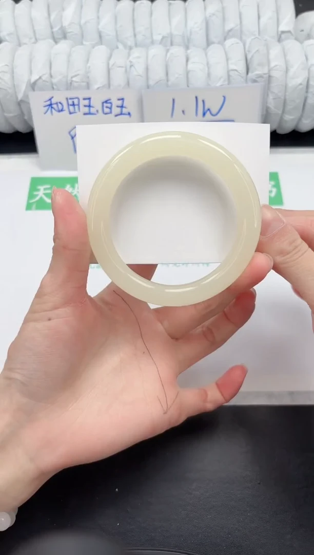 【闪购商品】石英质玉手镯未镶嵌168-60.3