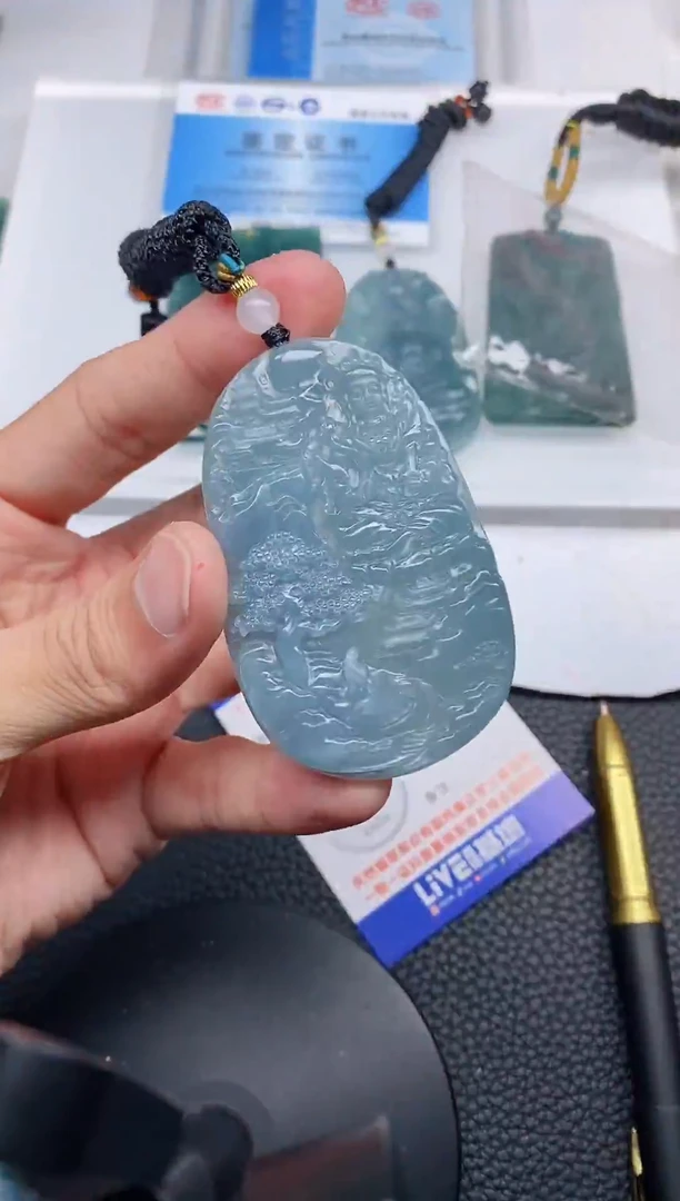 颈饰未镶嵌翡翠