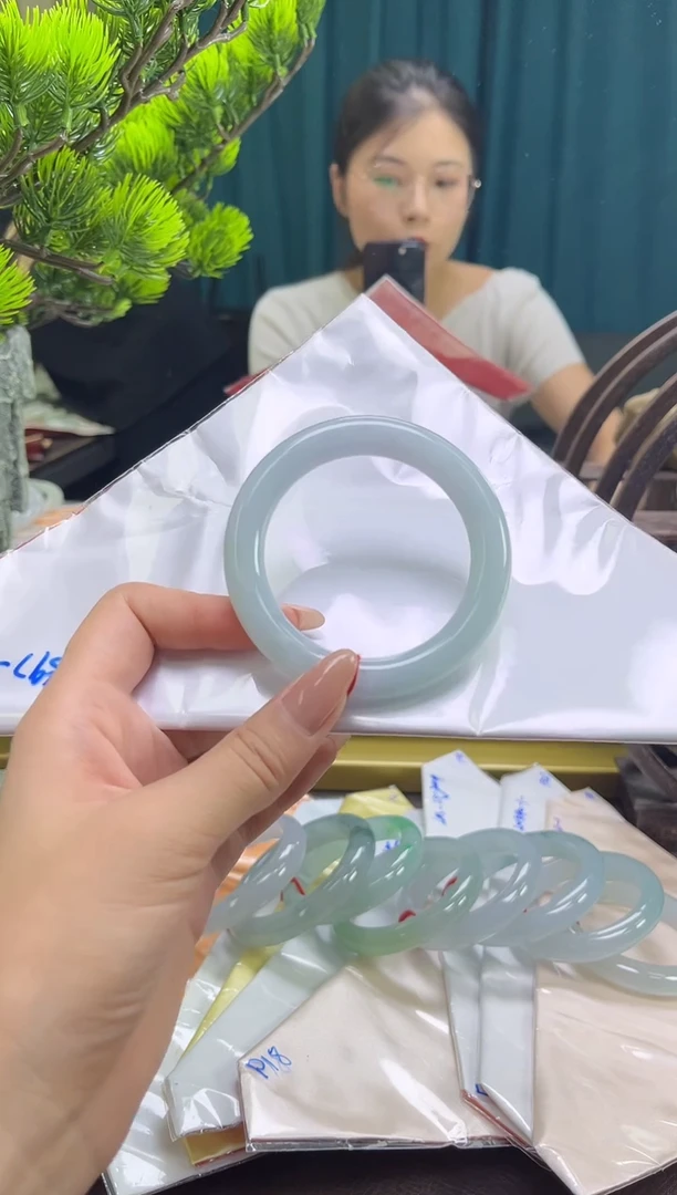 未镶嵌手镯翡翠18