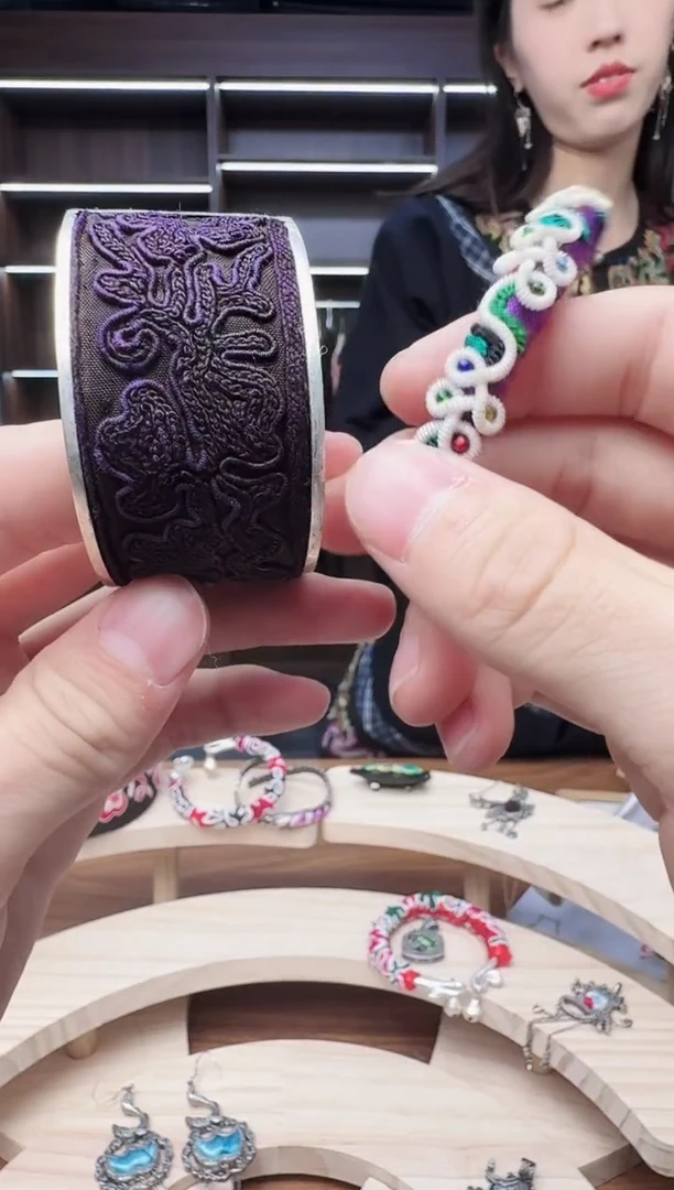 织绣326蒙阿苏苗绣传承