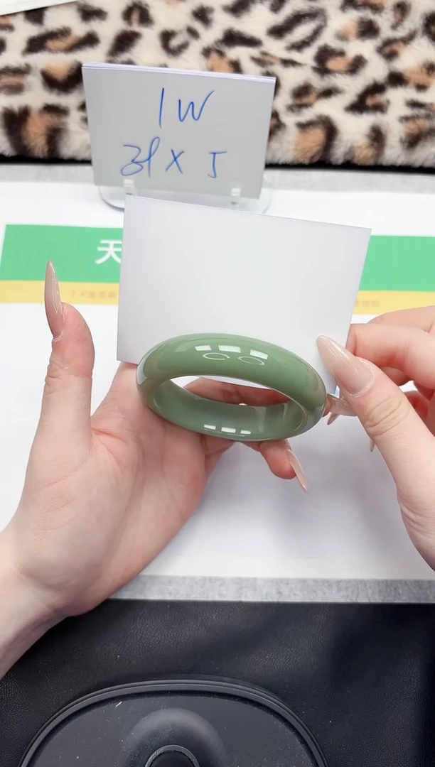 【闪购商品】石英质玉手镯未镶嵌74-56.2