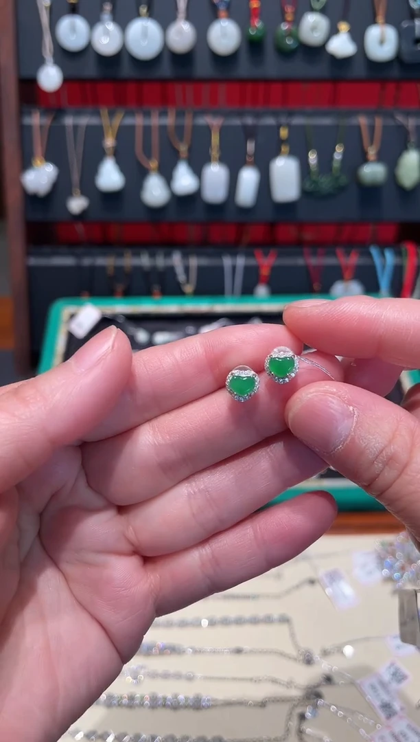 银S925镶嵌翡翠耳饰爱心耳钉