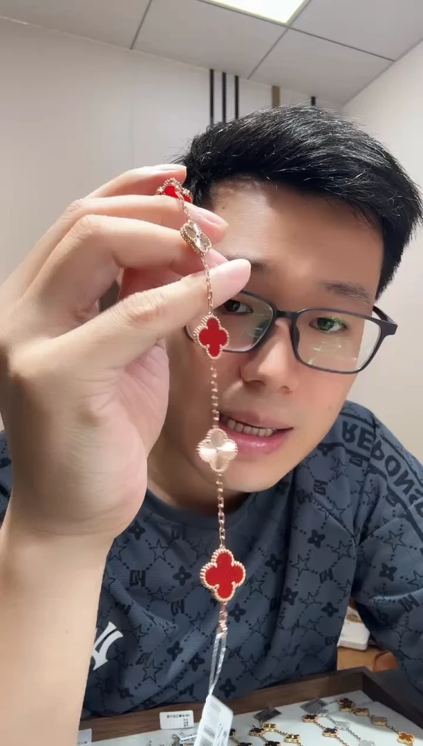 玛瑙/玉髓手链18K金镶嵌红花镭射手链GHJ