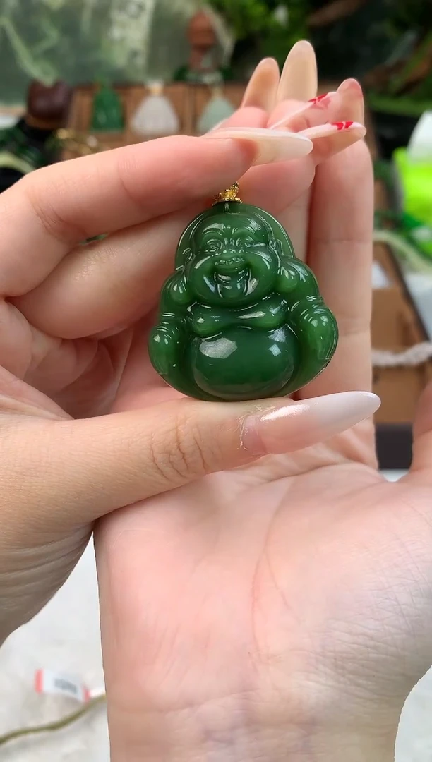 颈饰未镶嵌和田玉吊坠