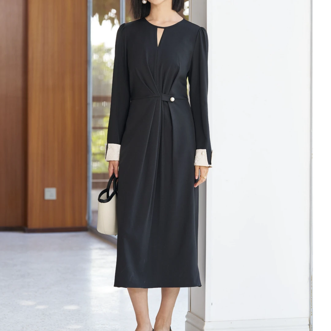 米思阳新款法式通勤小V领收腰连衣裙时尚显瘦小黑裙女5M25AL5306