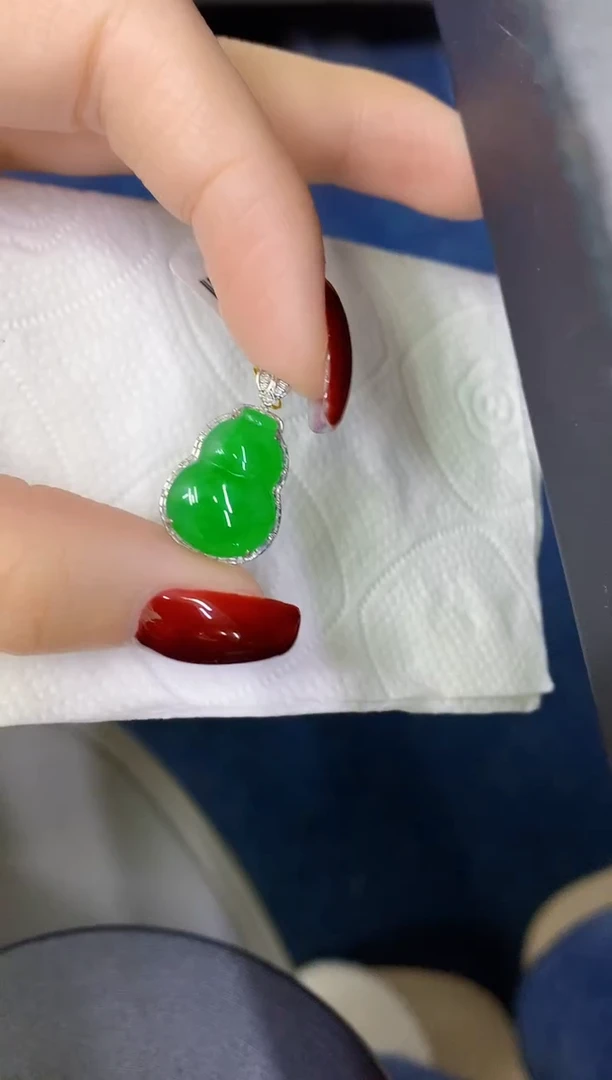 颈饰18K金镶嵌翡翠缅甸天然翡翠A货