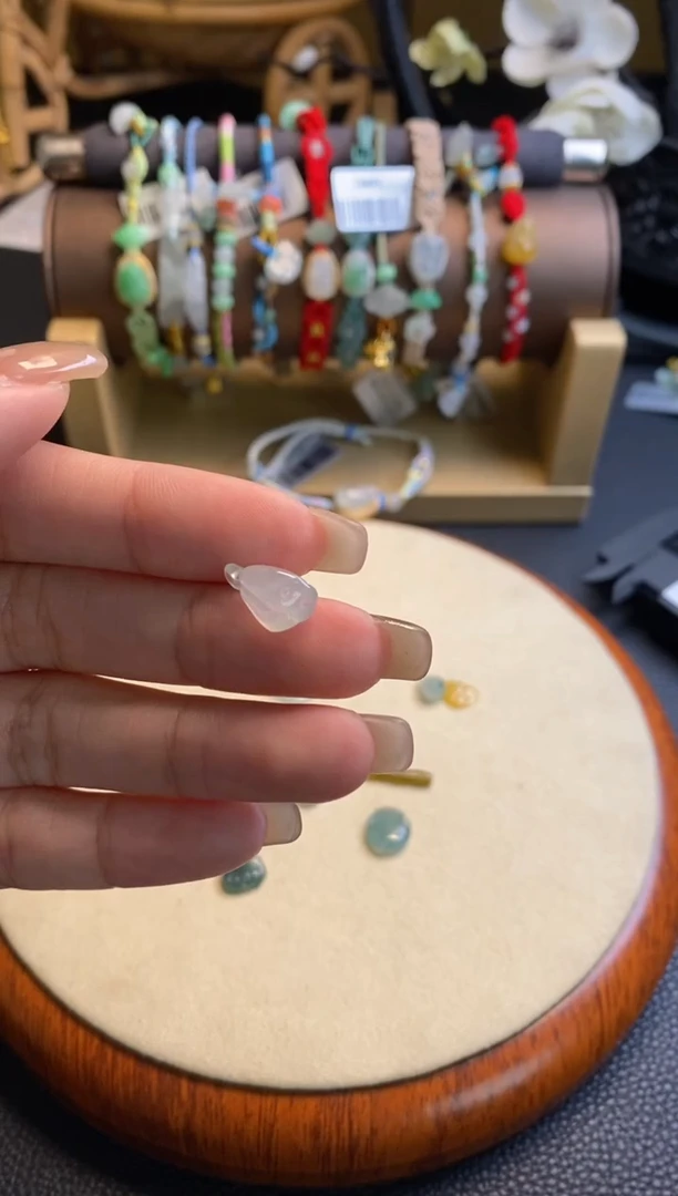 颈饰未镶嵌翡翠净货15716