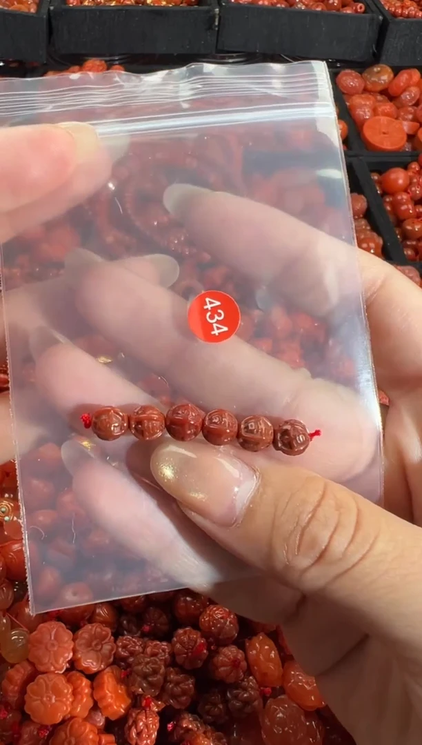 南红玛瑙未镶嵌颈饰1