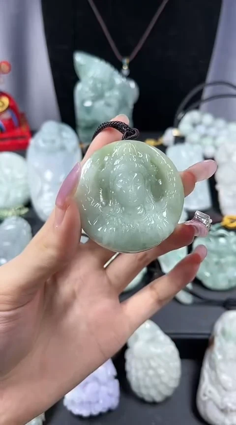 翡翠未镶嵌颈饰观音头