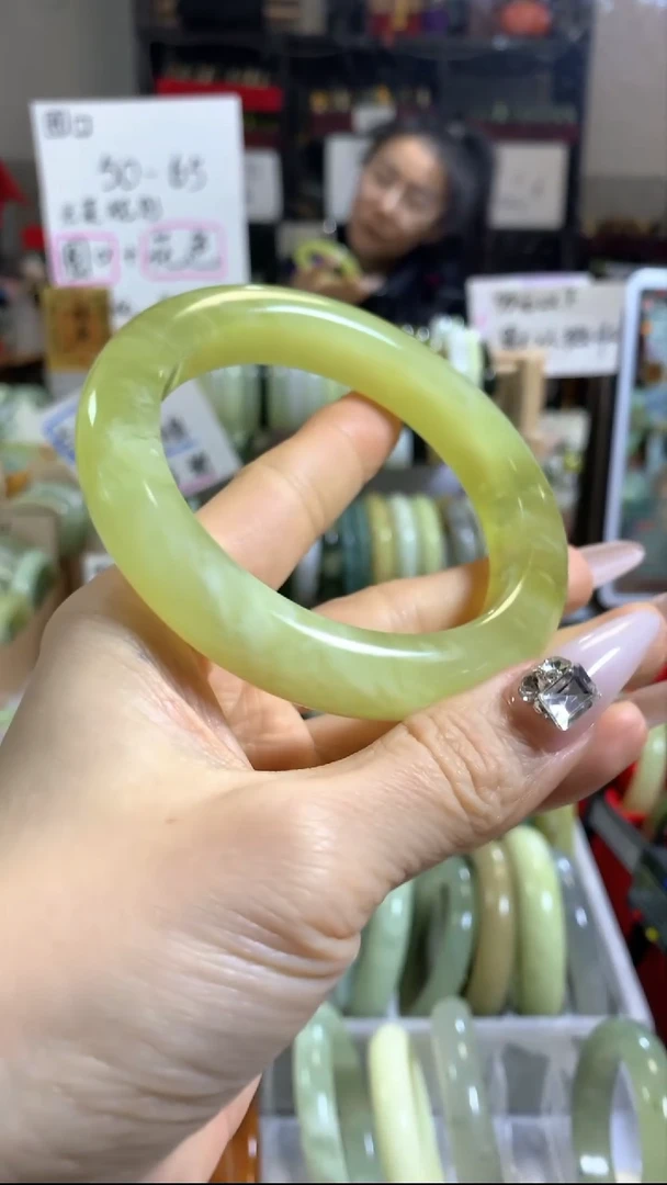 未镶嵌岫玉手镯70