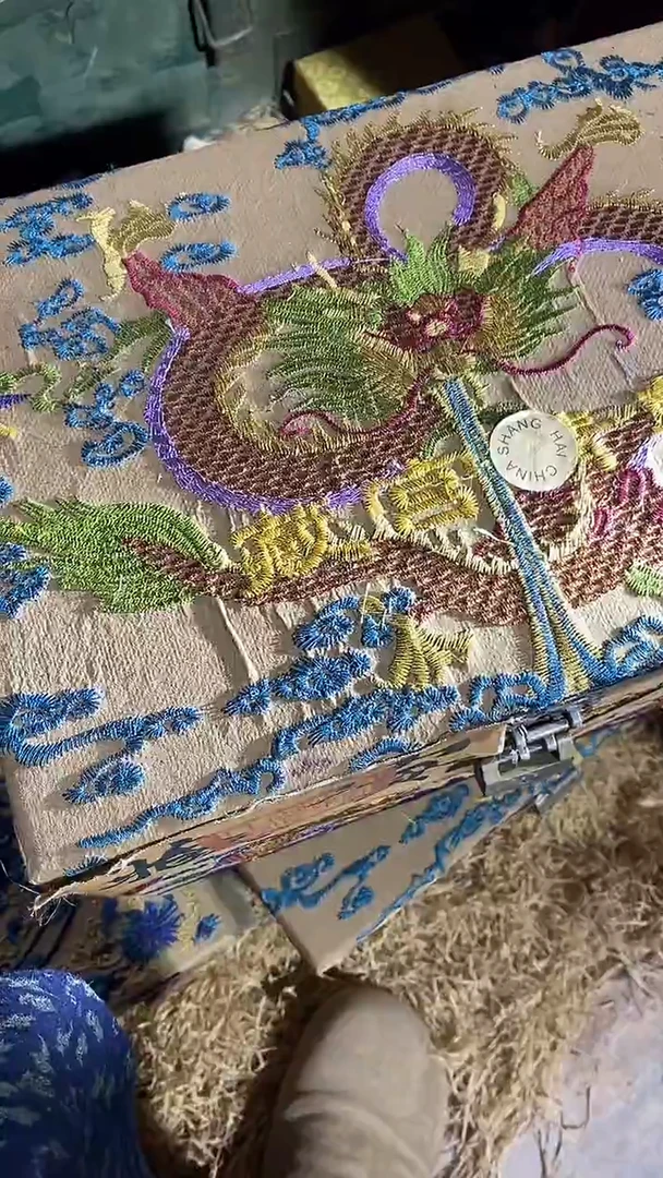 香榧木开封咖色盘龙箱子