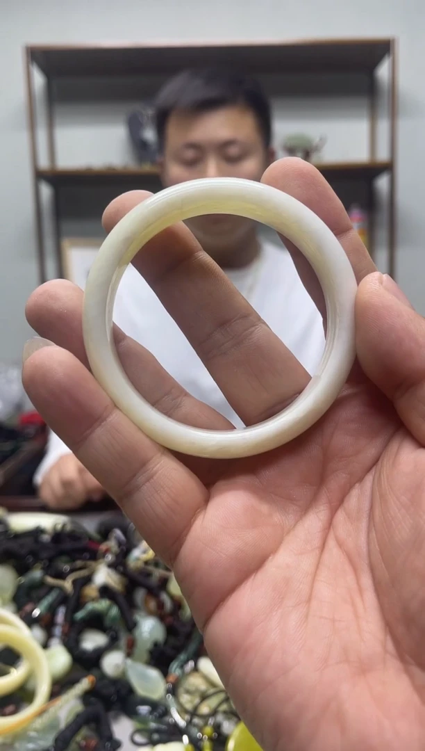 未镶嵌岫玉吊坠阿*·