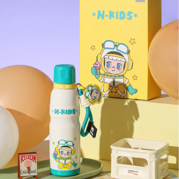 杯具熊600ml熊孩子运动保温杯双杯套斜挎直饮吸管杯儿童学生成人