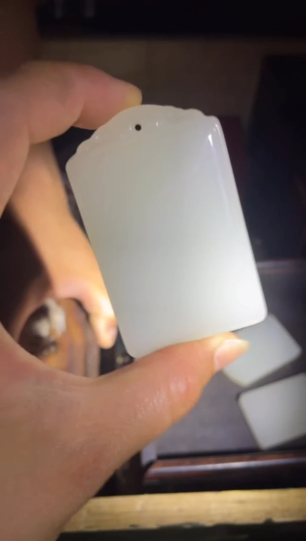 和田玉未镶嵌颈饰羊脂白平安牌1件