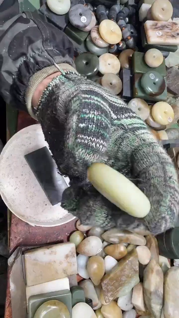 未镶嵌和田玉珠宝半成品啊*跟1有裂