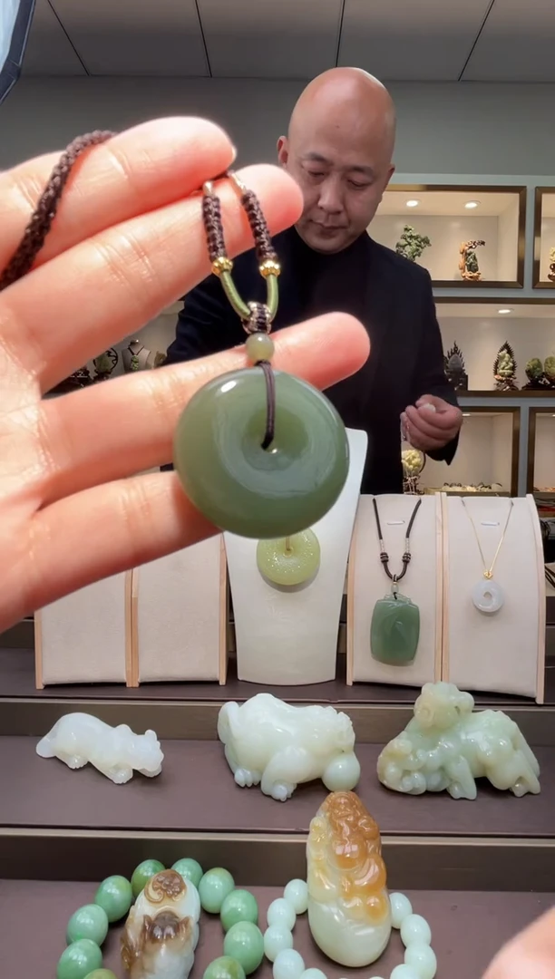 颈饰未镶嵌和田玉苏