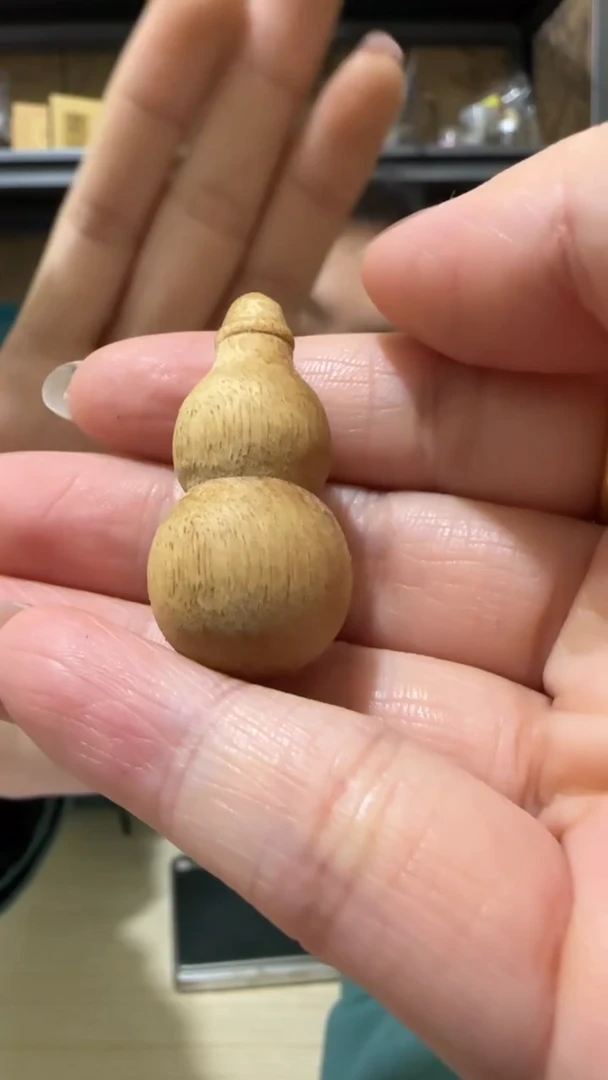 【闪购商品】沉香吊坠60号文莱野料小葫芦