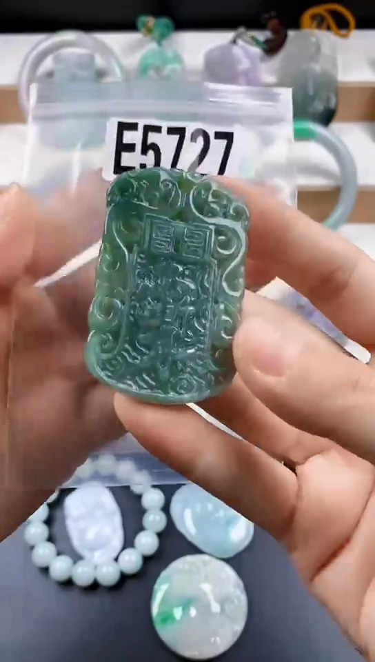 颈饰未镶嵌翡翠天然翡翠吊坠挂件