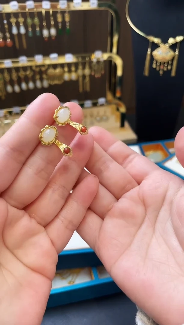 【闪购商品】和田玉耳钉银S925镀金镶嵌如意