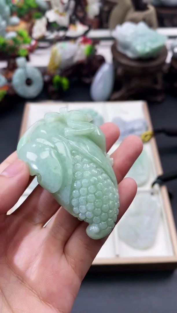 翡翠未镶嵌颈饰天然缅甸A货翡翠