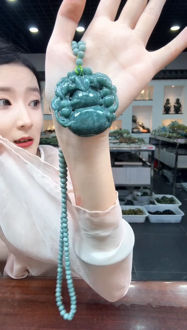 翡翠未镶嵌颈饰大葫芦吊坠