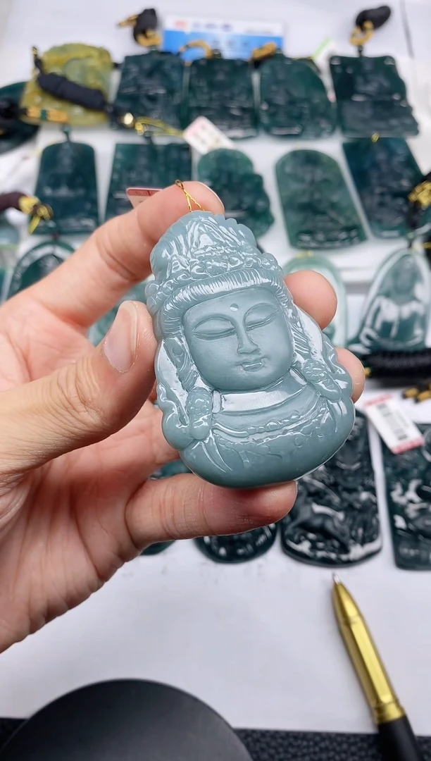 颈饰未镶嵌翡翠