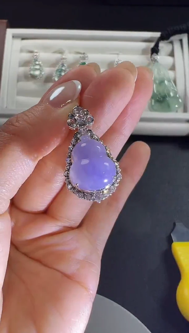 18K金镶嵌翡翠耳饰KXHM1223-055