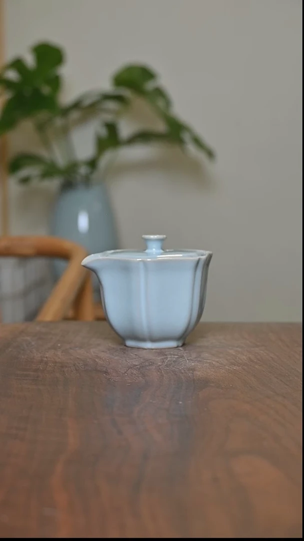 天青釉 六方手抓壶 微瑕