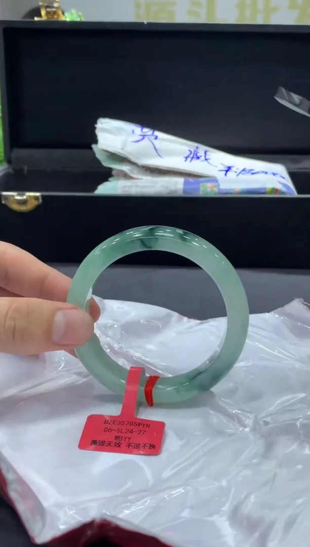 未镶嵌手镯翡翠翡翠手镯