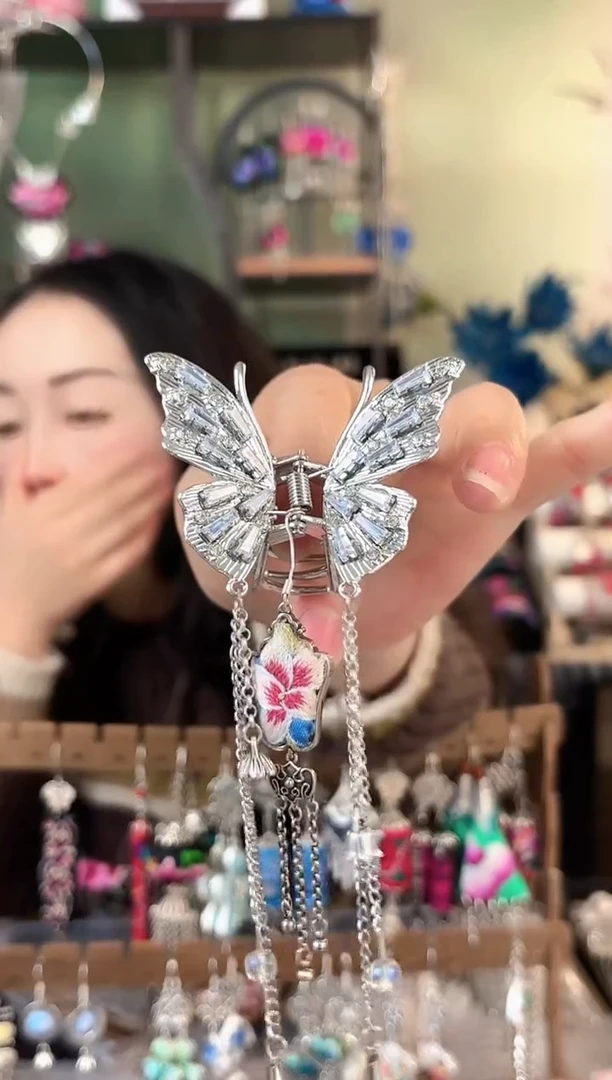 彩云南阁非遗老绣苗银饰品158