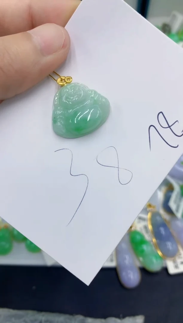 翡翠挂件未镶嵌翡翠