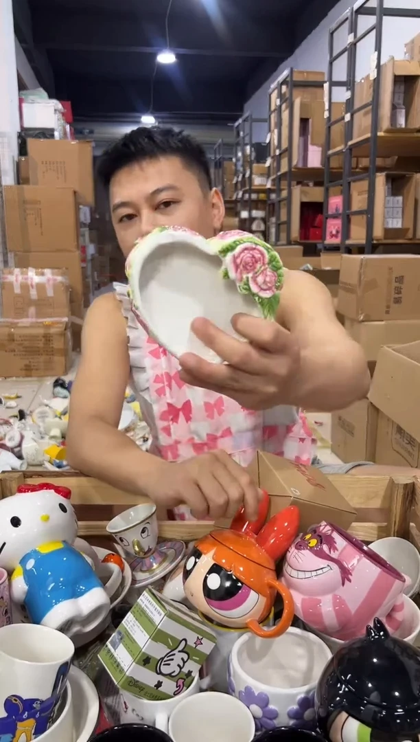 瓷片布鲁瓷烟灰缸