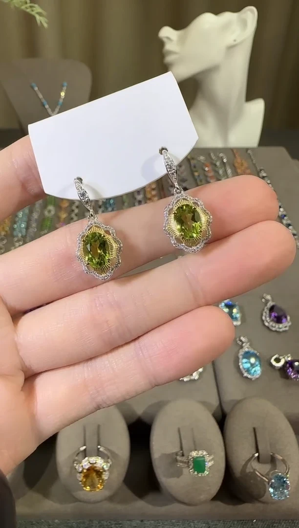 银S925镶嵌耳饰橄榄石10*8mm耳钩设计款