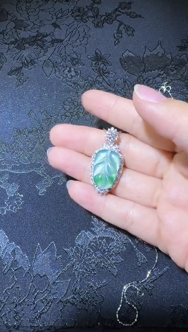 【闪购商品】翡翠吊坠(不含链)银S925镶嵌叶子