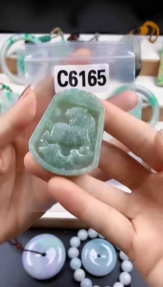 颈饰未镶嵌翡翠天然翡翠吊坠挂件