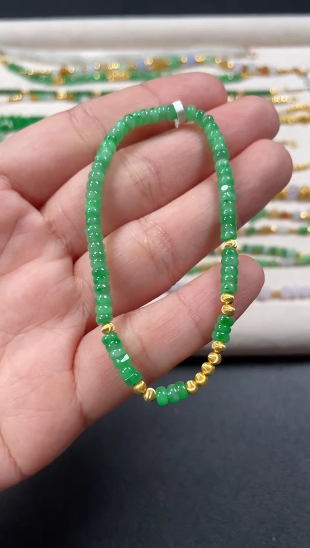 18K金镶嵌手串翡翠一条   P135